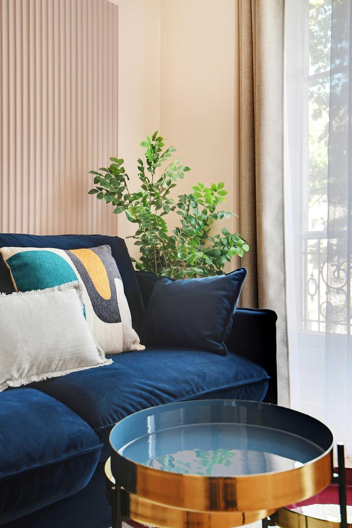 Parisian With Air Conditioning Eiffel Tower Apartment