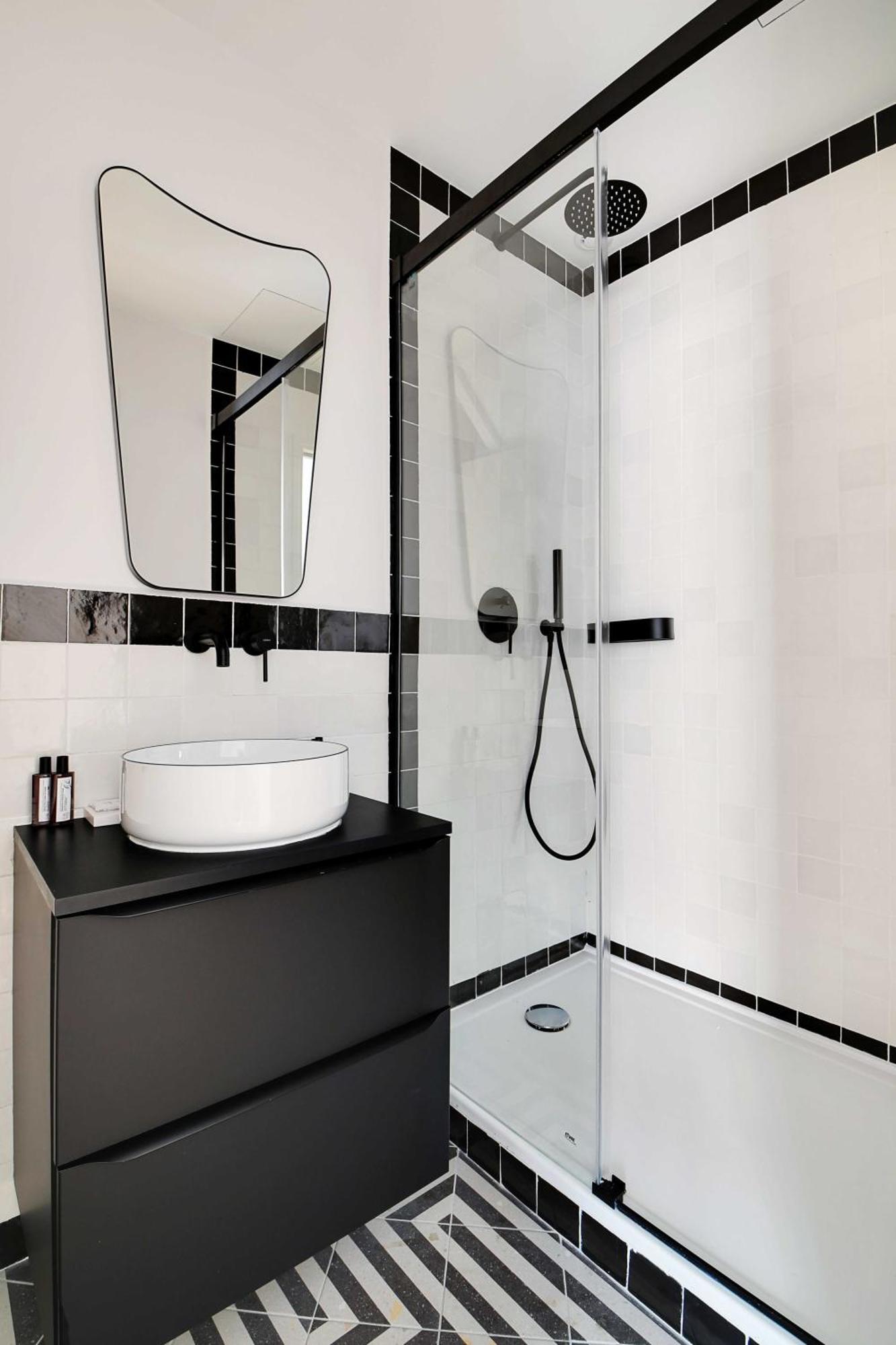 Parisian With Air Conditioning Eiffel Tower Apartment Paris